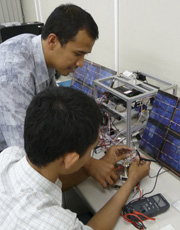 JAXAにて小型衛星のシステムを検討中