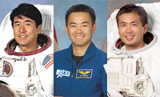 (左から)土井、星出、若田宇宙飛行士