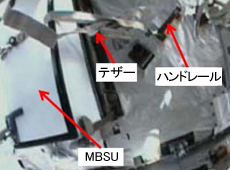 eU[ISS̃nh[ɌŒ肳ꂽMBSUi񋟁FJAXA/NASAj