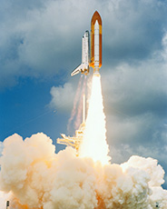 STS-114̑łグB̌ɃXy[XVg̊OR^N̒fMނi񋟁FNASAj