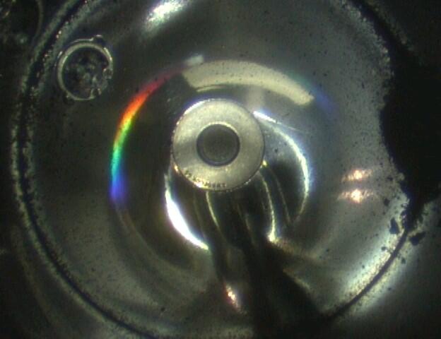 図2　スコープカメラで撮影したサンプルコンテナ内部の様子（クレジット：JAXA）