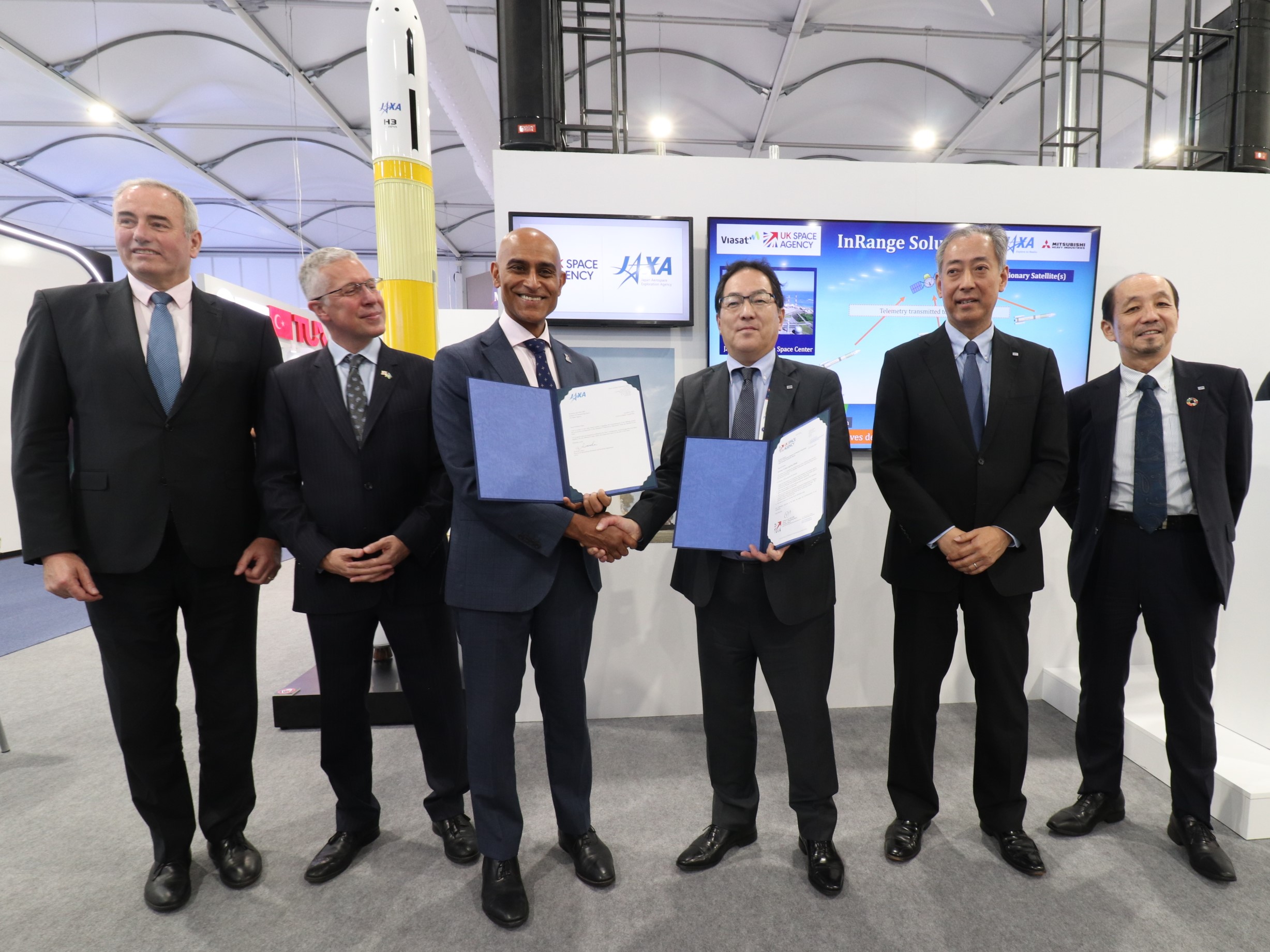 ≪参考:署名式の様子≫2023年10月4日(水)、アゼルバイジャンで開催の74th International Astronautical Congress(IAC 2023 BAKU)において、本国際合意に係る英国宇宙庁・JAXA間の署名式を行いました。