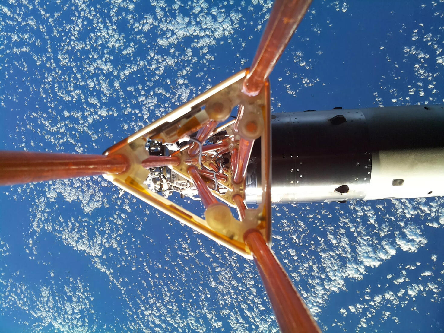 観測ロケットS-520-33号機を内之浦宇宙空間観測所から打ち上げ