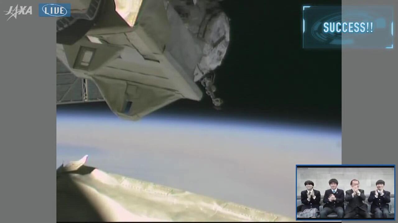 東京大学と日本大学が共同で開発した超小型衛星BEAK、クラーク記念国際高等学校が開発した超小型衛星 Clark sat-1をISSから放出
