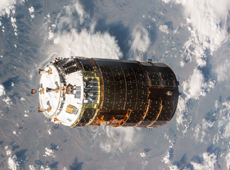 ISSに接近する「こうのとり」5号機（提供：JAXA/NASA）