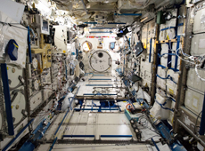 「きぼう」船内実験室（提供：JAXA/NASA）