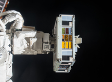 「きぼう」に設置されたExHAM（提供：JAXA/NASA）