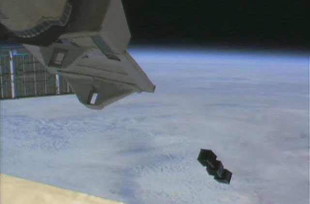「きぼう」からBIRDSプロジェクトの超小型衛星3機放出に成功!