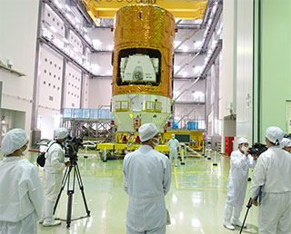 「こうのとり」6号機、種子島宇宙センターにて機体公開