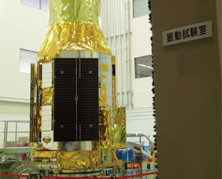 ASTRO-H 正弦波振動試験を実施