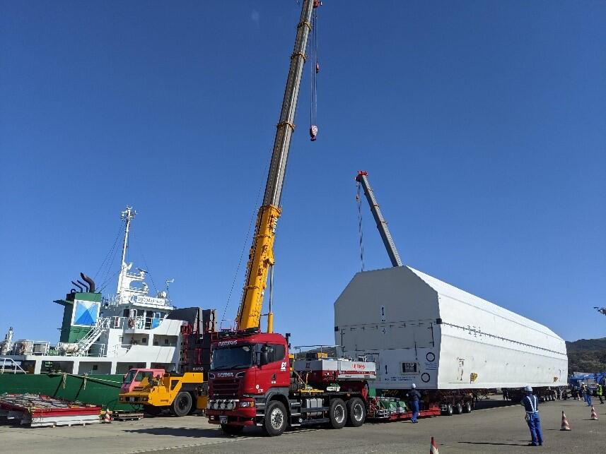 島間港に到着した1段機体